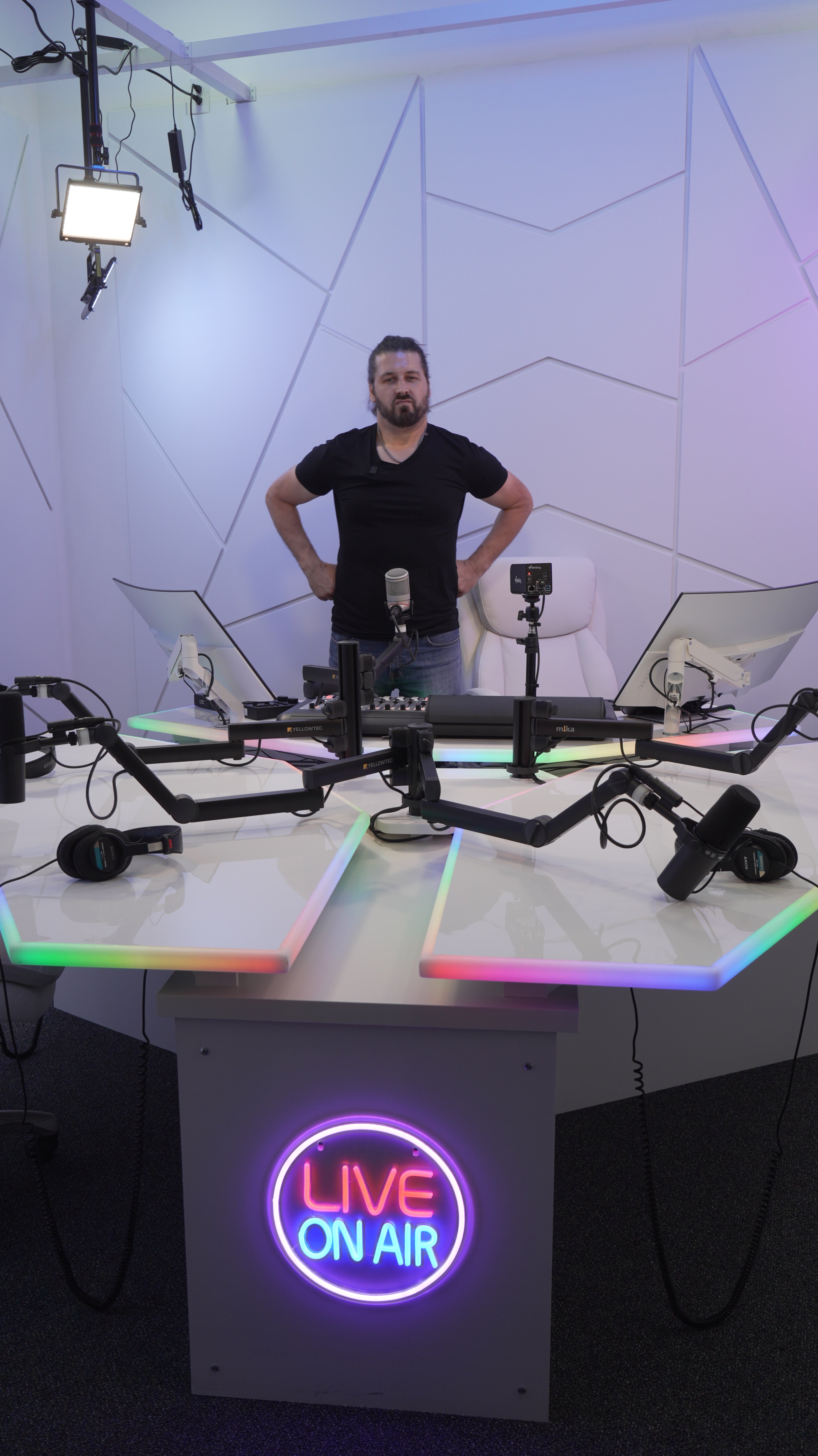 Pynklion Design table