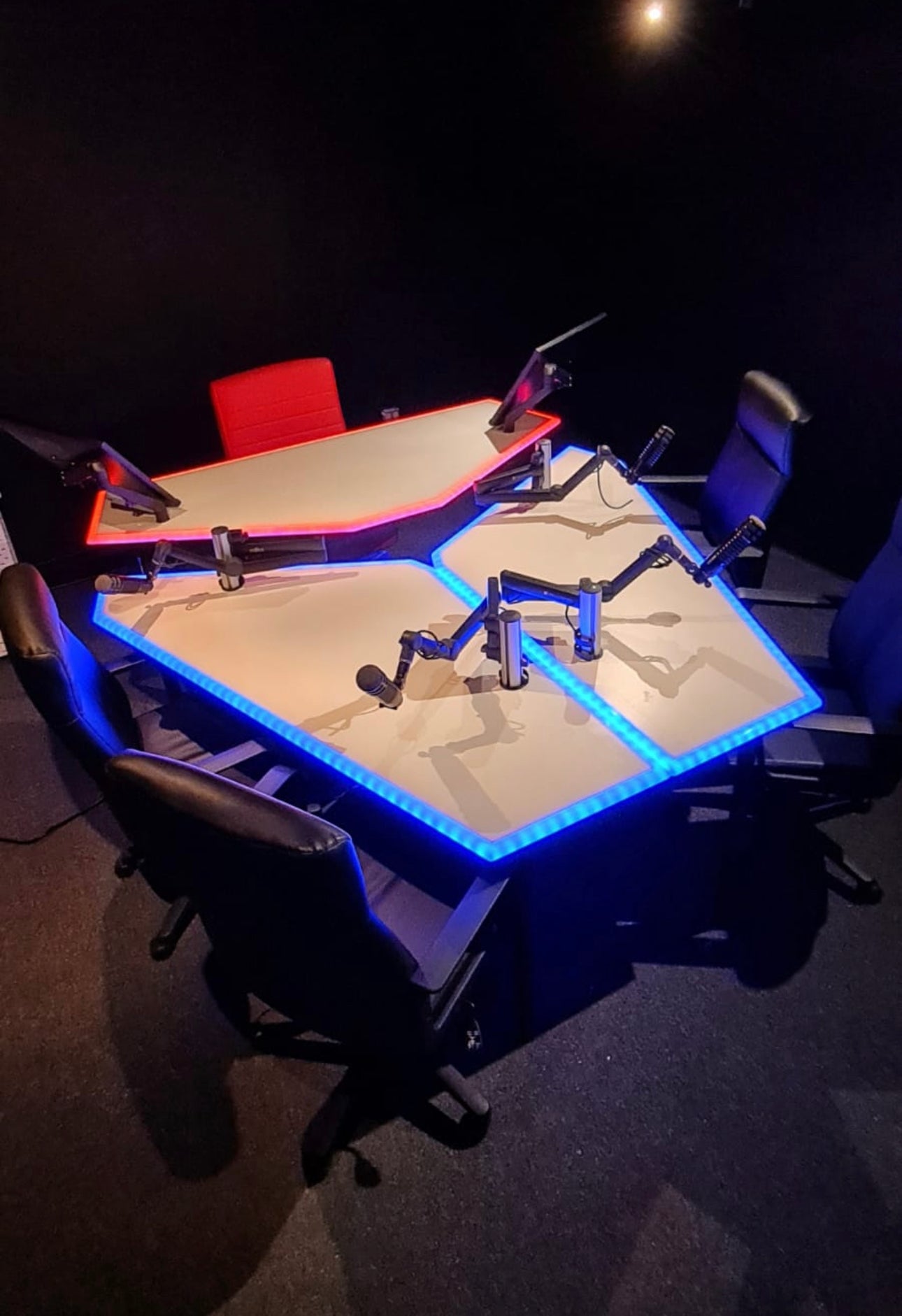 Brigitte Design Table